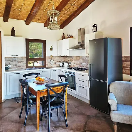 Charming Sea View House In San Pantaleo